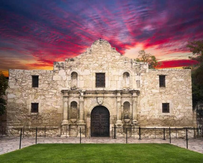 Walk To The Alamodome! Sleeps 6, Pet Friendly Lägenhet San Antonio Exteriör bild
