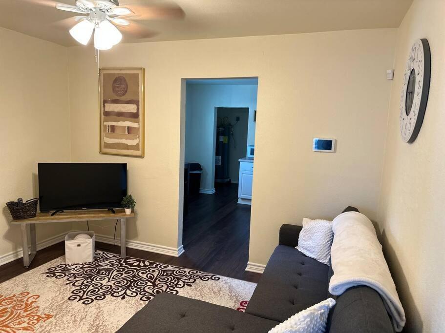 Walk To The Alamodome! Sleeps 6, Pet Friendly Lägenhet San Antonio Exteriör bild